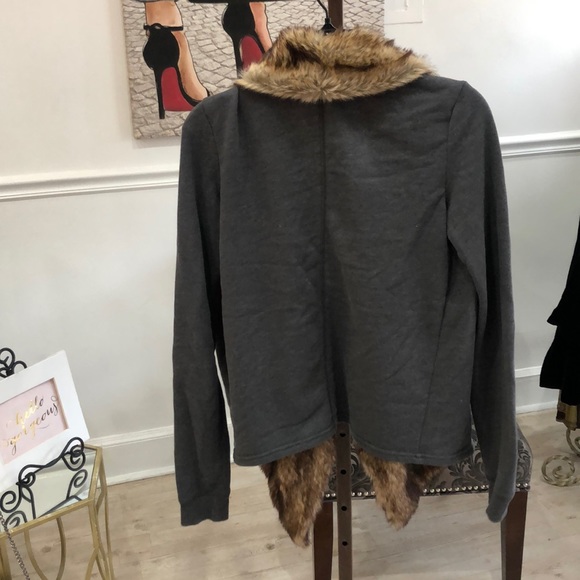 Hollister faux fur trim sweater - Picture 2 of 3